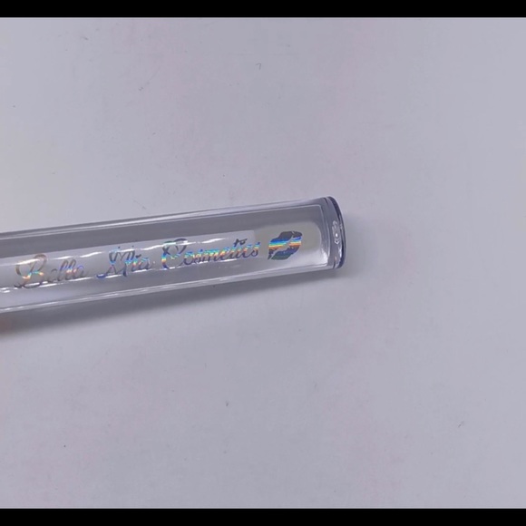 Luxurious Liquid Clear Lip Gloss 💋💋💋💋 - Picture 3 of 4